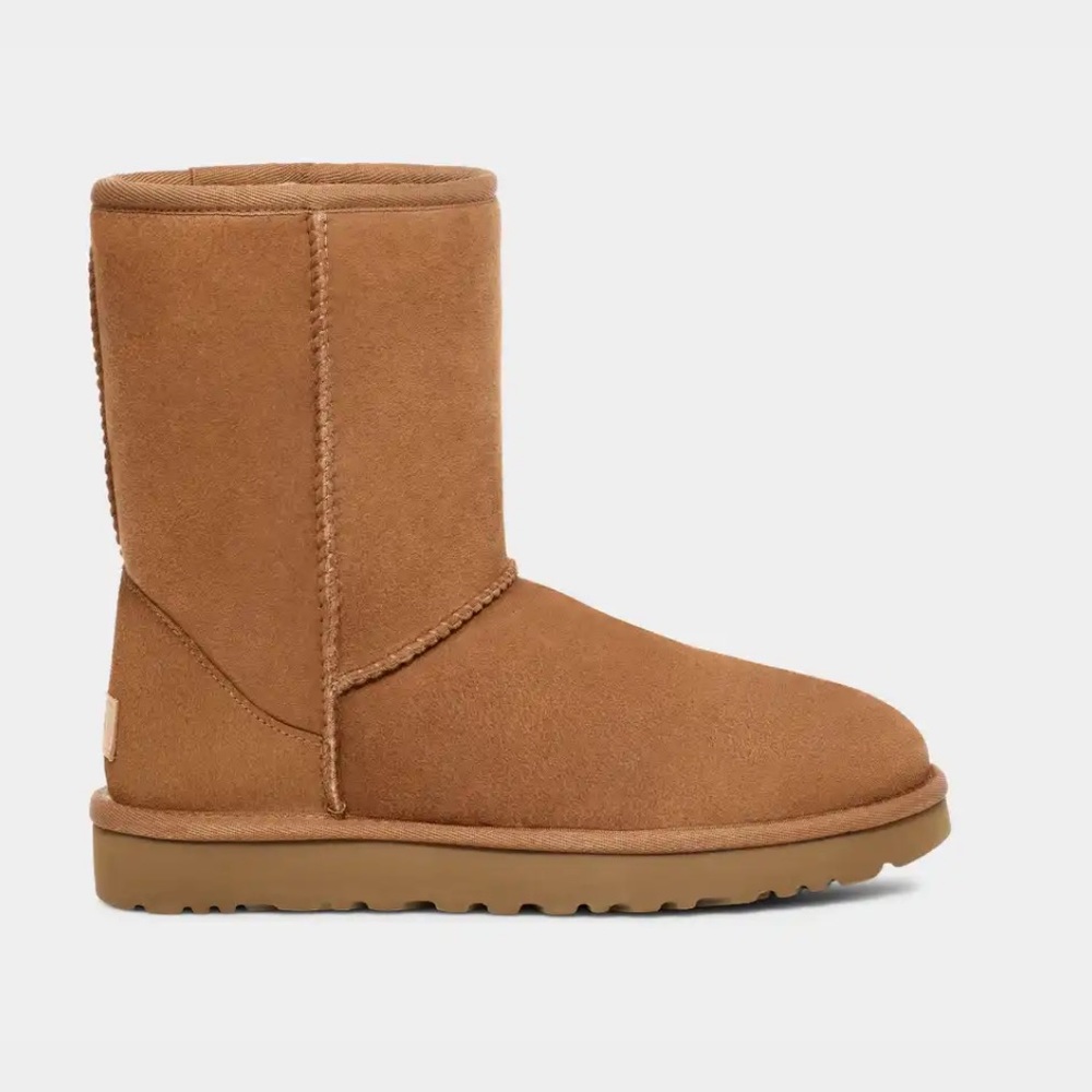 BNIB- UGG Classic Short II - Chestnut